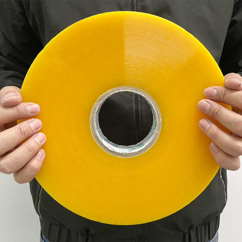 Átlátszó kartondoboz-záró szalag automata csomagológépekhez, 50U vastagság, BOPP film, víz alapú nyomásérzékeny ragasztó, magas viszkozitás, szerszámmal történő tépés