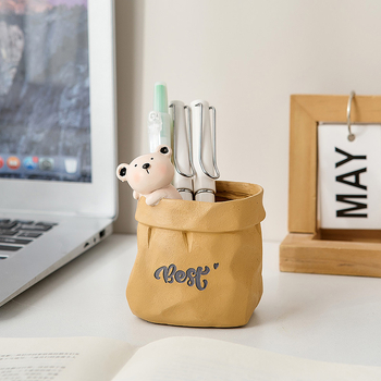 Držač olovaka u obliku medvijeda – dekorativni stolni ukras, od smole i željeza, Značka: To the Cabinet, Model SHCF1210081