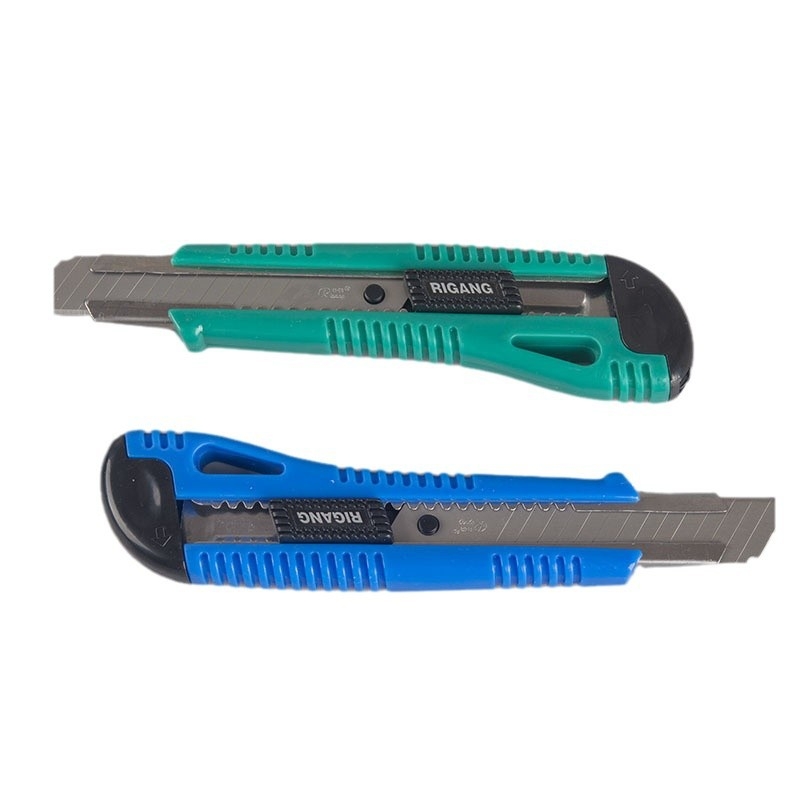 RG-228 višenamjenski nož — oštrica 0,5 mm × 18 mm × 100 mm; ukupna duljina 170 mm; težina 0,35 kg; unutarnja ploča od nehrđajućeg čelika debljine 0,6 mm + ABS kućište; model RG-228