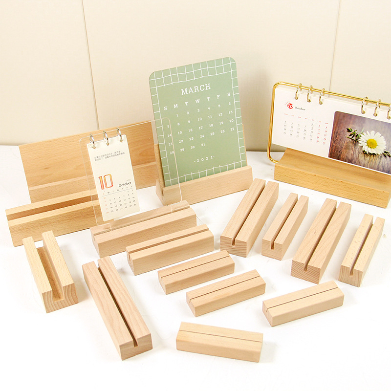 Bază pentru calendar din lemn de fag cu suport pentru carduri – Design simplu