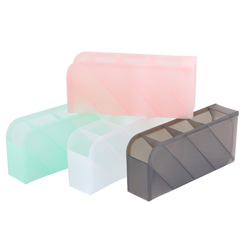 Nagibni držač za pisalice s više odjeljaka – plastični, kvadratnog oblika, moguć otisak logotipa, prilagođena obrada, ekskluzivan izvor za transnacionalni izvoz