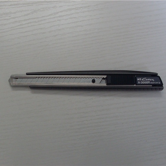 NT nož s potpuno metalnom drškom A-300GRP — oštrica 3.1 × 9 × 72 mm, težina 36 g