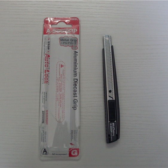 NT nož s potpuno metalnom drškom A-300GRP — oštrica 3.1 × 9 × 72 mm, težina 36 g