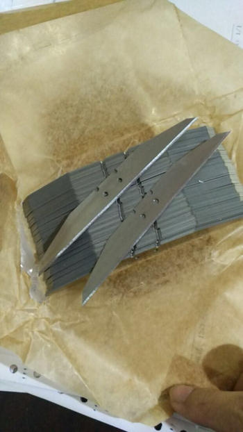 Siguran nož za otklanjanje otpuštanja plastičnih dijelova, model 1901, konstrukcija od željeza/plastike