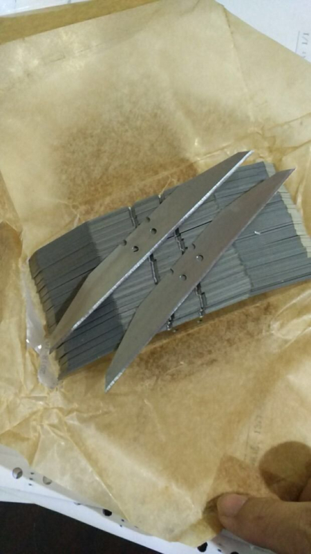 Siguran nož za otklanjanje otpuštanja plastičnih dijelova, model 1901, konstrukcija od željeza/plastike