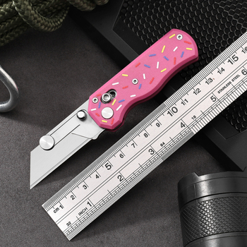 Sklopivi nož s oštricom od visokougljičnog čelika, debljina oštrice 4 mm, model J910, težina 63 g, izlazak 2025