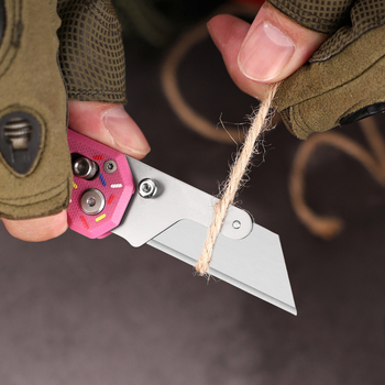 Sklopivi nož s oštricom od visokougljičnog čelika, debljina oštrice 4 mm, model J910, težina 63 g, izlazak 2025