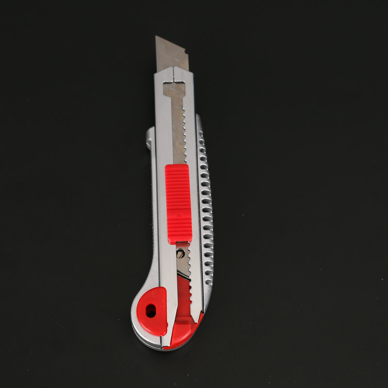 Teški radni nož s debelim oštricom, model YJ-L003, kućište od ABS-a, oštrica 0,5×18×100 mm, težina 118 g