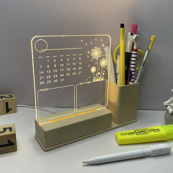 Műanyag négyzet alakú jegyzettábla fénylő naptárral, tolltartóval és törölhető fehér táblával