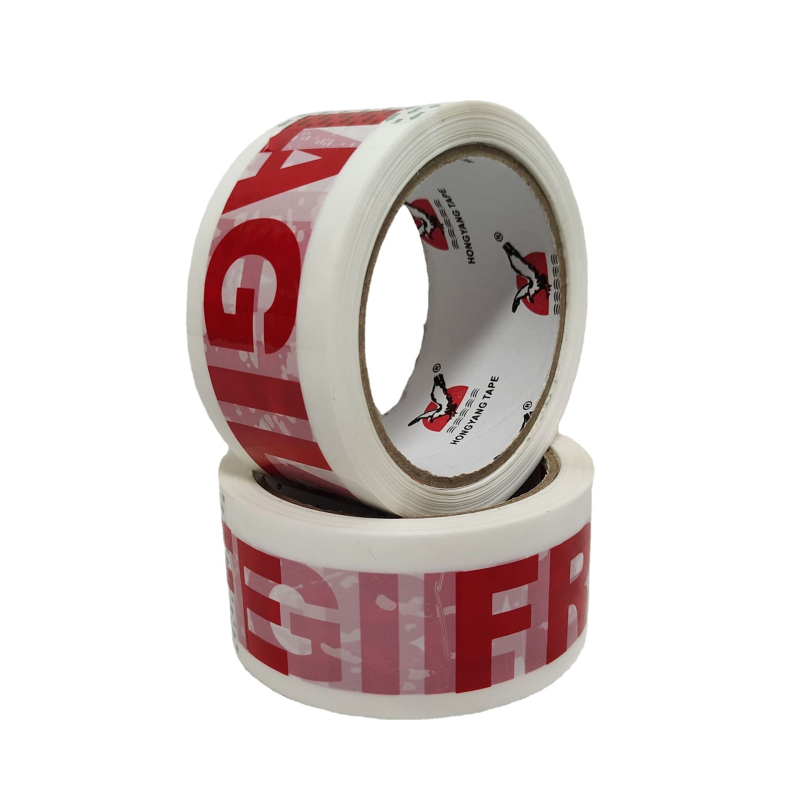 Csomagoló szalag FRAGILE figyelmeztető felirattal, BOPP-film, 45 μm vastagság, víz alapú ragasztó, 66 m hosszú