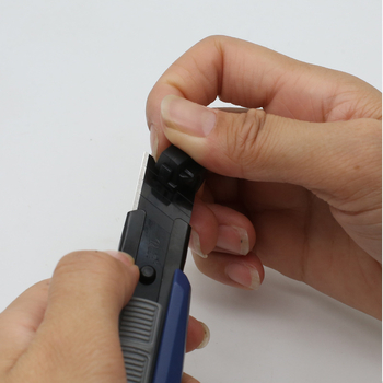 Mini irodai késállvány — Modell RG051, Fém és Műanyag, Láp 0.5×18×60 mm, Nettó tömeg 44 g