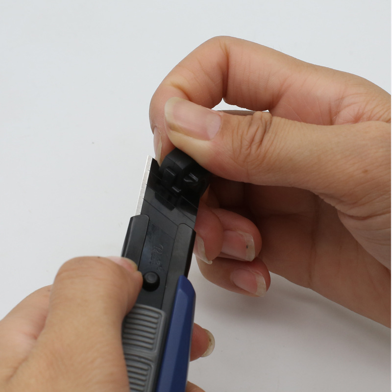 Mini irodai késállvány — Modell RG051, Fém és Műanyag, Láp 0.5×18×60 mm, Nettó tömeg 44 g