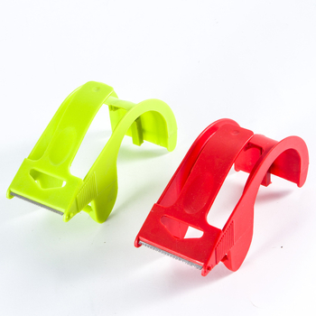 Plasztikus ragasztószalag vágó az e-kereskedelmi csomagoláshoz; logónyomtatás engedélyezett; engedélyezett magánmárkák elérhetők; nem importált; alkalmas csomagoláshoz, logisztikához és kartondobozok zárásához