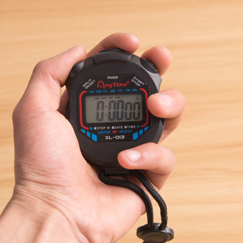 Időmérő XL-013, Műanyag ház és elektronikus alkatrészek, Gombelemre működik, Maximális idő 23:59:59, Nincs hangfunkció