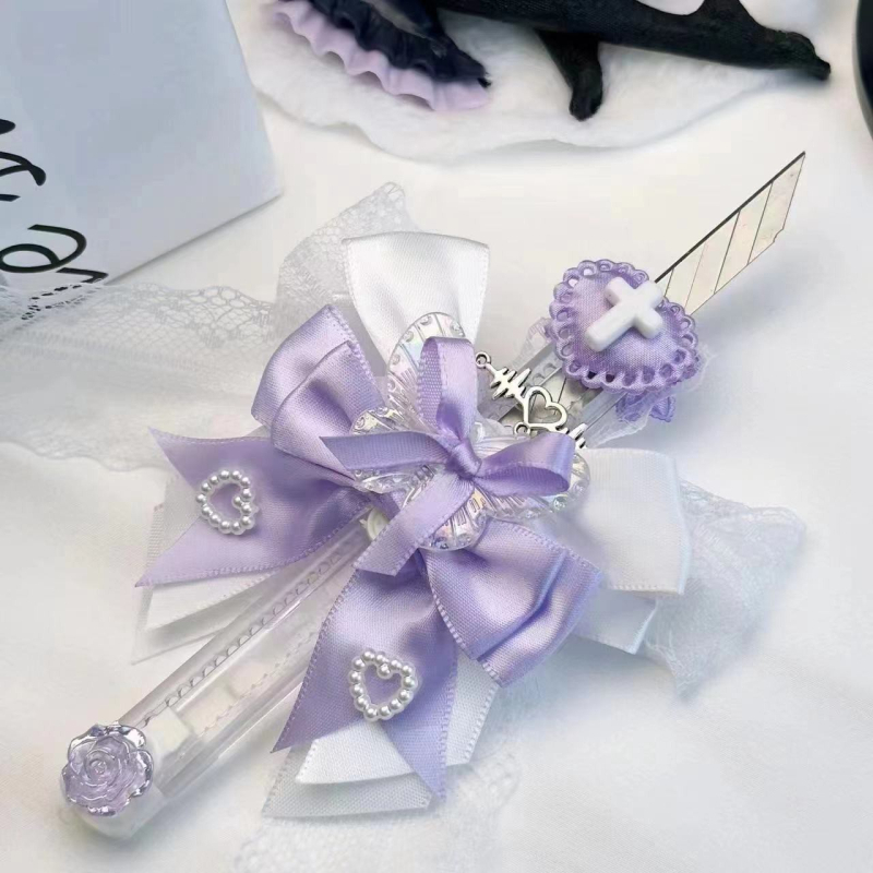 Ručni izrađeni univerzalni nož s bajkovitim estetikom; model Utility knife; marka: Drugo; podrijetlo: domaće; nije poklon