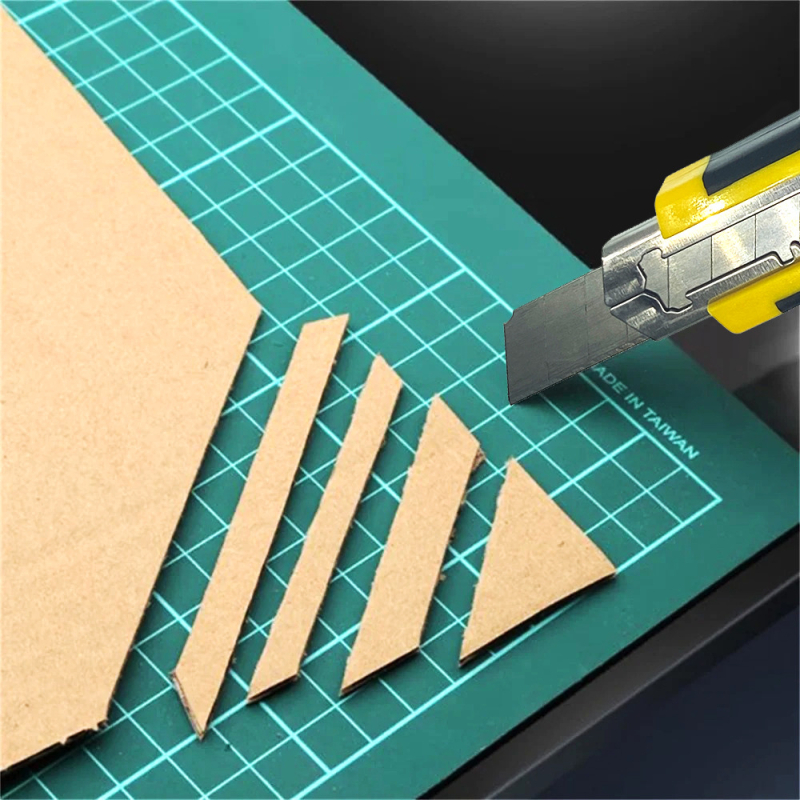 Uredsko rezno nož, sklopni, protuklizna gumena drška, metalni vodilnik oštrice, oštrica od 60# karbonske čelika, širina oštrice 18 mm, debljina 0,5 mm