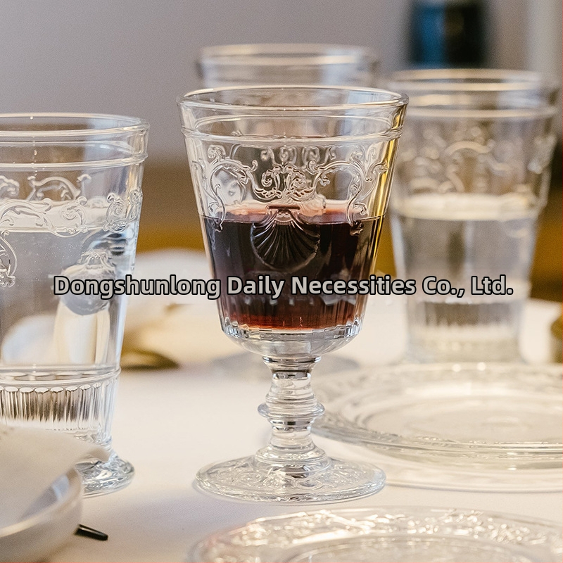 Francúzska reliéfna sklenená pohár na víno s vysokou stopkou, Versailles-inšpirovaný retro luxus, objem 301–400 ml