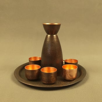 Cană de sake din cupru, în stil japonez, set cu pahare mici și separator
