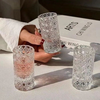 Pahar de vin cu textură ciocănită și relief, stil INS, capacitate peste 1000 ml