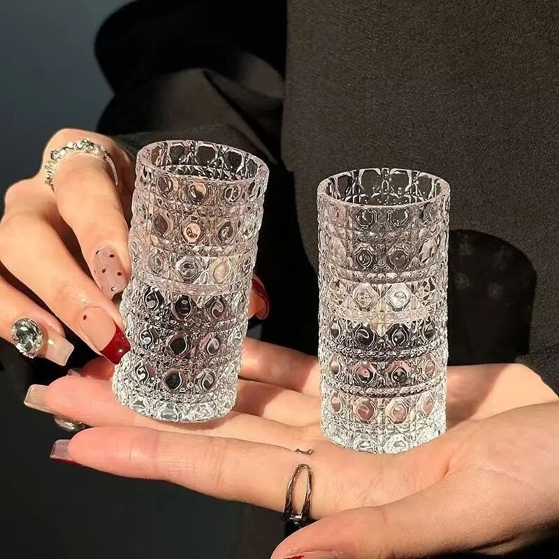 Pahar de vin cu textură ciocănită și relief, stil INS, capacitate peste 1000 ml