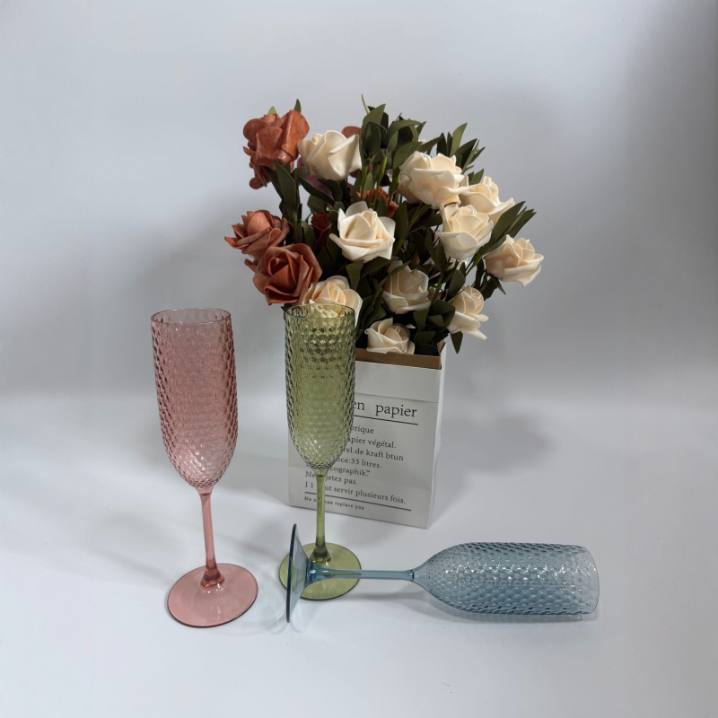 Pahare plastic de șampanie, model cu buline, stil modern, capacitate 101–200 ml