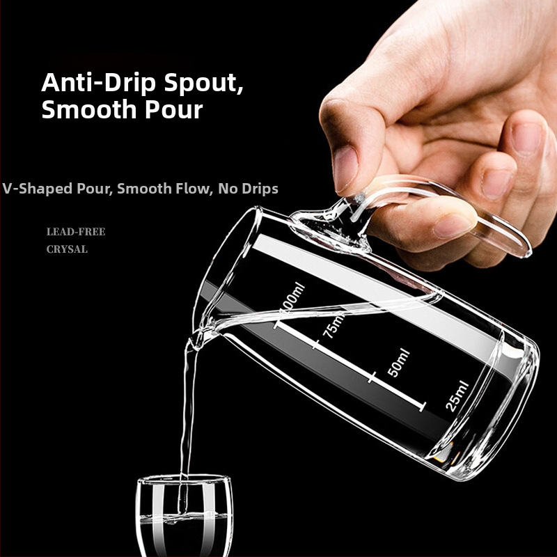 Sklenený dekantér, moderný minimalistický štýl, pôvod Čína, uvedenie na trh v zime 2020, hmotnosť 30000