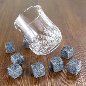 Skót whisky pohár szett gránit jégkővel, fából készült dobozban – EHUNT, fa, modern minimális stílus, bevezetés: 2025, csomagolás: egyedi