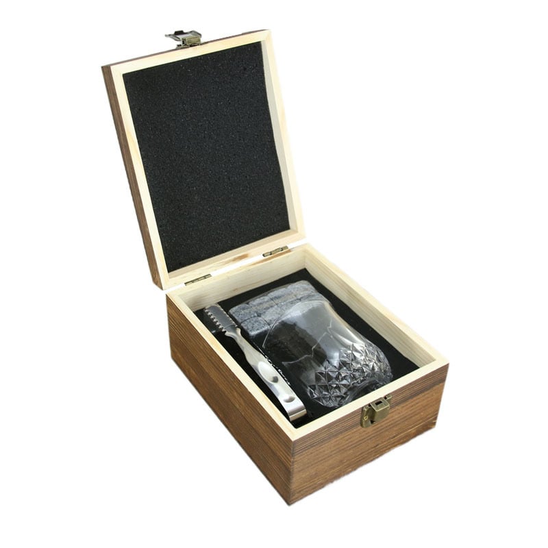 Skót whisky pohár szett gránit jégkővel, fából készült dobozban – EHUNT, fa, modern minimális stílus, bevezetés: 2025, csomagolás: egyedi