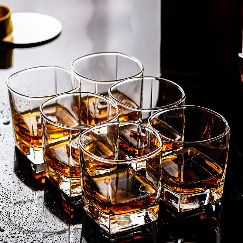 Kvadratni set staklenih čaša: čaše za pivo, viski, vino, vodu i čaj – za bar i kućnu upotrebu, moderni minimalistički stil