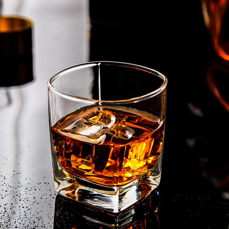 Kvadratni set staklenih čaša: čaše za pivo, viski, vino, vodu i čaj – za bar i kućnu upotrebu, moderni minimalistički stil