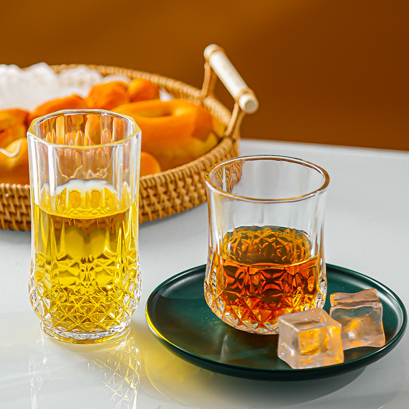 Staklena čaša za vino, modernistički minimalistički stil, bez ručke, moguć ispis logotipa, pakiranje u papirnatoj kutiji