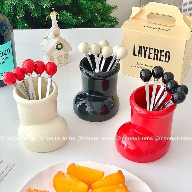 Držač olovke u obliku čizme - plastični, kružni oblik, moguć otisak logotipa (Brend: otter; Broj proizvoda: YJ-1020454359; Model: Other; Materijal: plastika; Oblik: kružni)