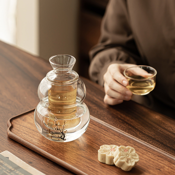 Set za piće od visokokorosilikatnog stakla, 3-djelni set: čaše, boca za vino i grijač vode, moderan minimalistički stil