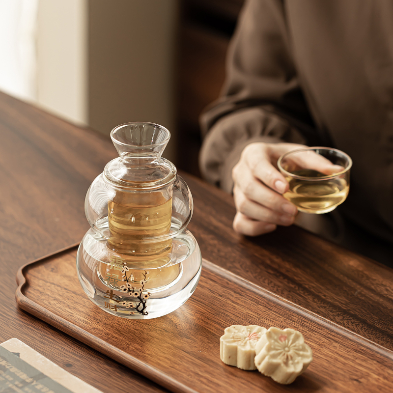 Set za piće od visokokorosilikatnog stakla, 3-djelni set: čaše, boca za vino i grijač vode, moderan minimalistički stil