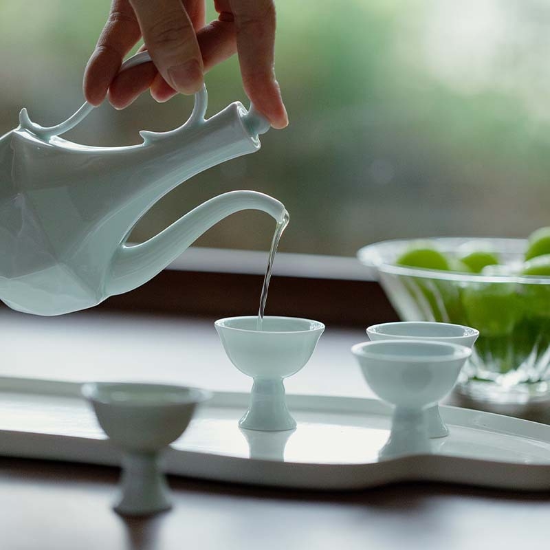 Gravirani keramički set za sake u japanskom stilu — 5-dijelni set (1 posuda + 4 čaše), moderni minimalistički dizajn, kutija za poklon