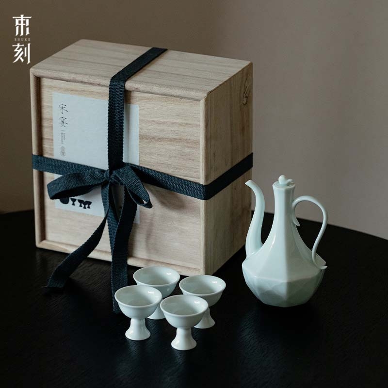 Gravirani keramički set za sake u japanskom stilu — 5-dijelni set (1 posuda + 4 čaše), moderni minimalistički dizajn, kutija za poklon