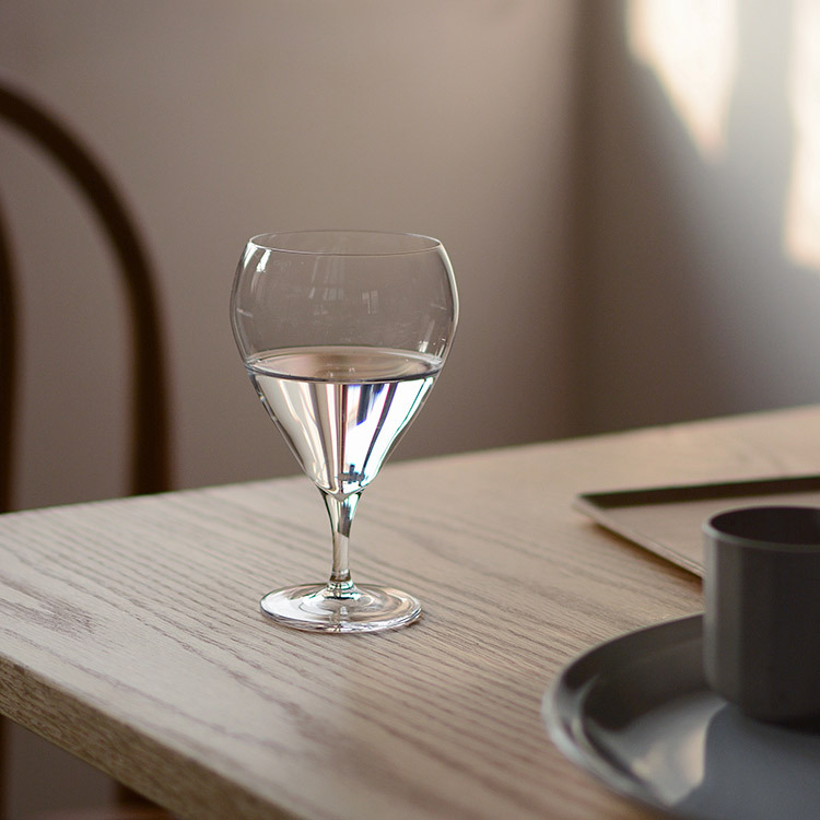 Čaša za vino u japanskom stilu, kapaciteta 201–300 ml, staklena, s tiskanim logom.