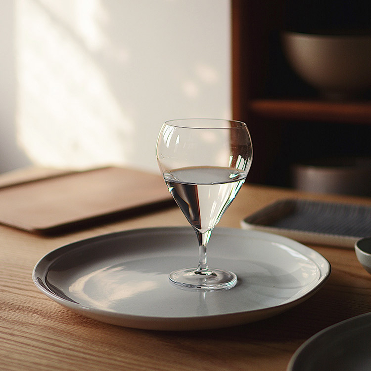 Čaša za vino u japanskom stilu, kapaciteta 201–300 ml, staklena, s tiskanim logom.