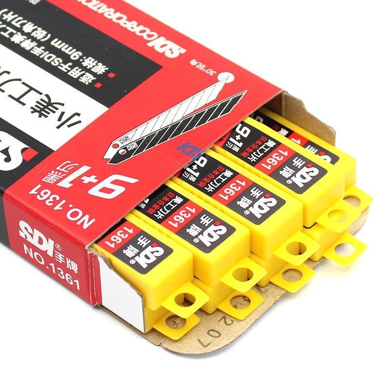 Mali univerzalni nož, model 1361, oštrica od legiranog čelika, dimenzije oštrice 0,4×9×73,4 mm