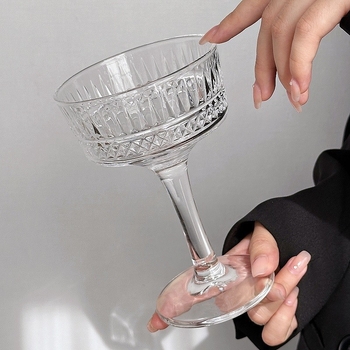 Čaša za koktel, set od 2 komada, staklena, svijetao luksuzni retro dizajn s graviranim uzorkom, pakiranje u papirnatu kutiju