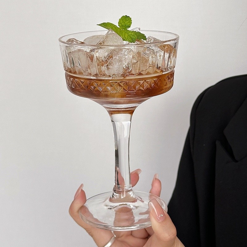 Čaša za koktel, set od 2 komada, staklena, svijetao luksuzni retro dizajn s graviranim uzorkom, pakiranje u papirnatu kutiju