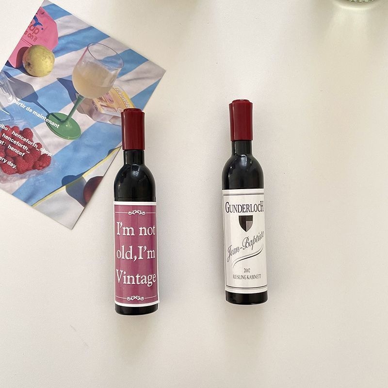 Višestruki otvarač za vino s oblikom boce i magnetskim držačem za hladnjak, plastični