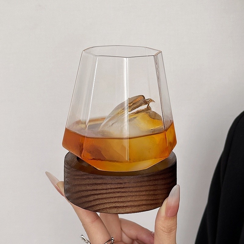 Viski čaša od stakla – premium kvaliteta, jednostavan stil