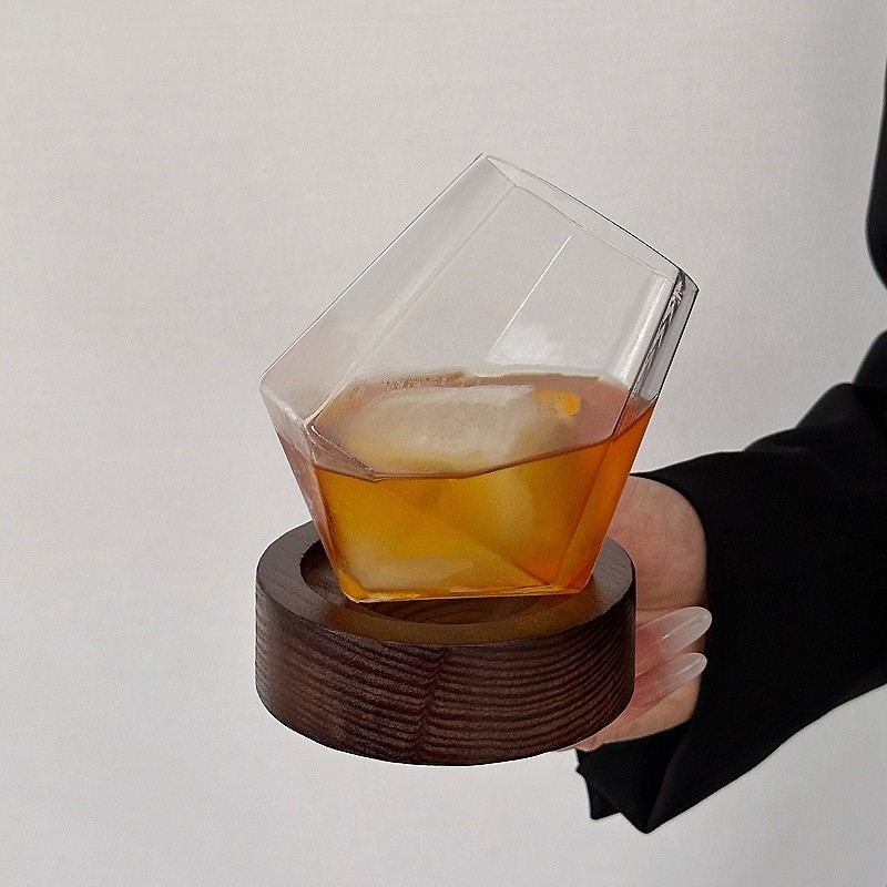 Viski čaša od stakla – premium kvaliteta, jednostavan stil