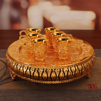 Set de accesorii pentru vin – Luxos, 8 piese, cu 6 pahare, 1 carafă și 1 farfurie – Stil Retro Lux