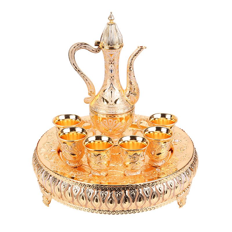 Set de accesorii pentru vin – Luxos, 8 piese, cu 6 pahare, 1 carafă și 1 farfurie – Stil Retro Lux