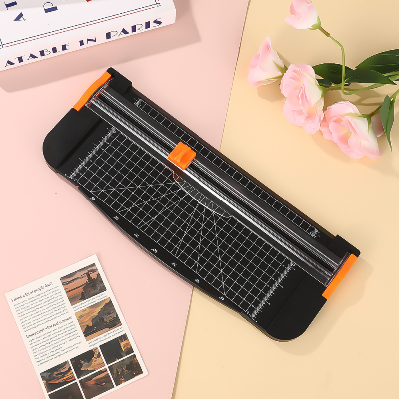 Kézi A4-es papírvágó műanyag alapú, csúszó vágó, modell 853A4