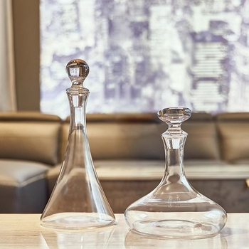Dekanter borhoz ólommentes kristályüvegből fedéllel, kapacitás ≥1000 ml, új kínai stílus