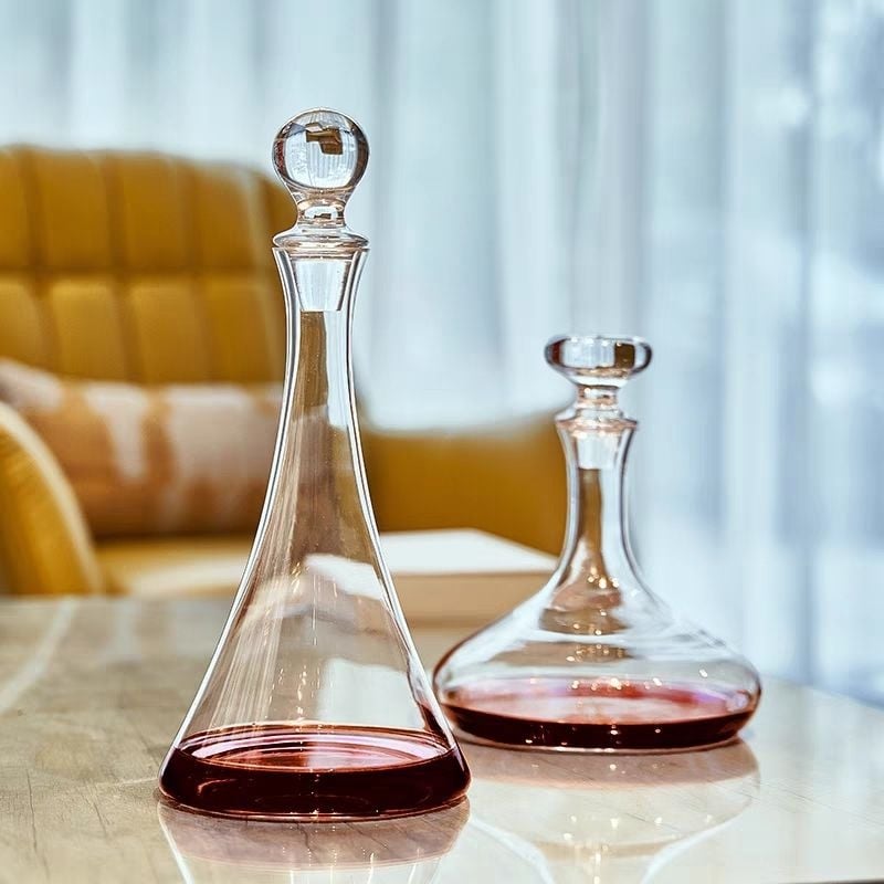 Dekanter borhoz ólommentes kristályüvegből fedéllel, kapacitás ≥1000 ml, új kínai stílus