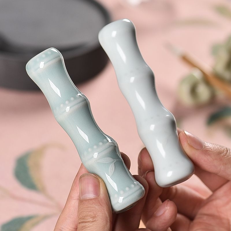Suport ceramic pentru pensule și greutate de hârtie – stil chinezesc, minimalist antic pentru caligrafie pe birou